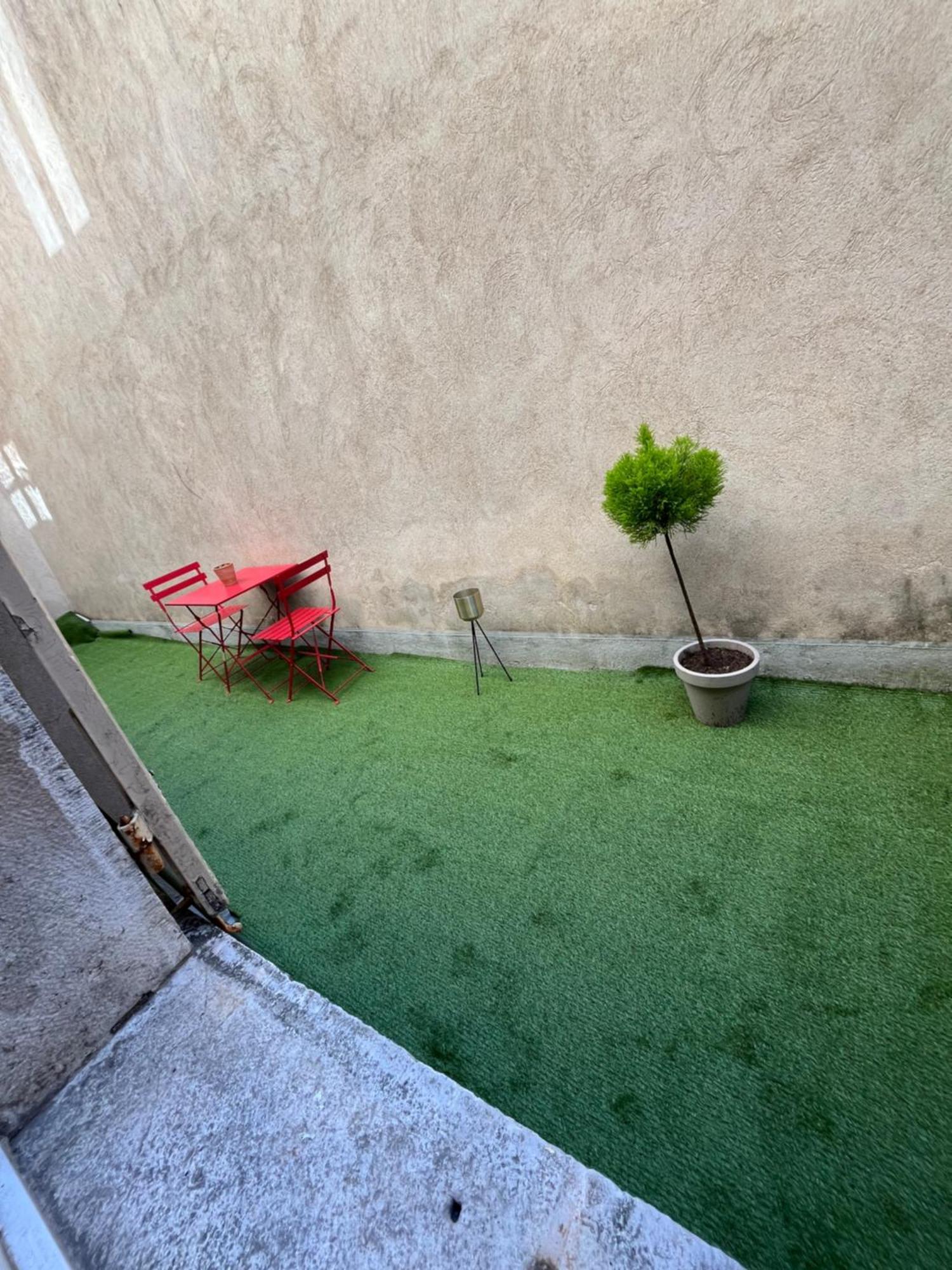 Ca Se Passe Ici Apartment Dijon Exterior photo