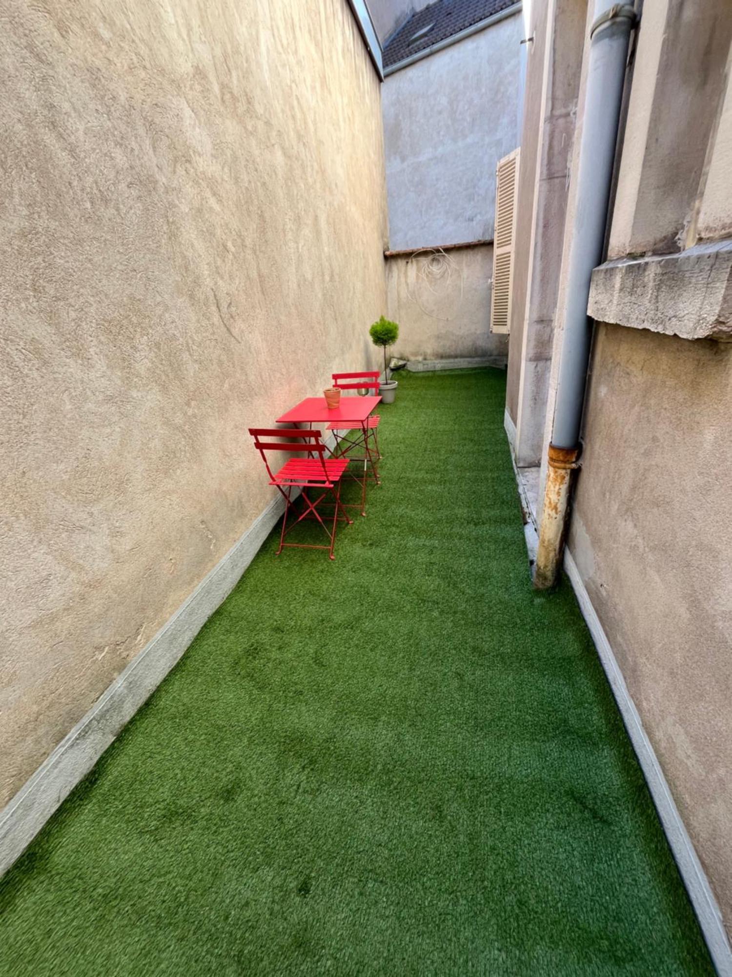 Ca Se Passe Ici Apartment Dijon Exterior photo